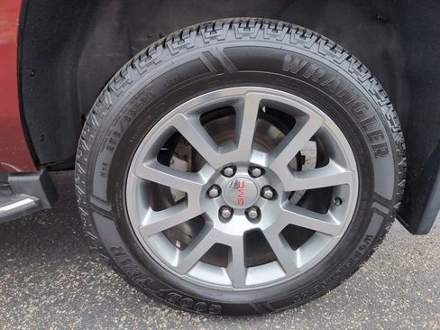 Used 2016 GMC Yukon Denali w/ Enhanced Security Package image 23