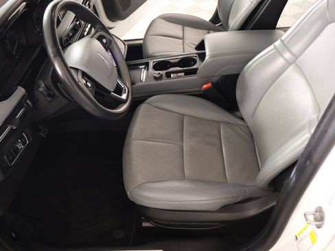 Used 2022 Lincoln Corsair FWD w/ Premium Package image 11
