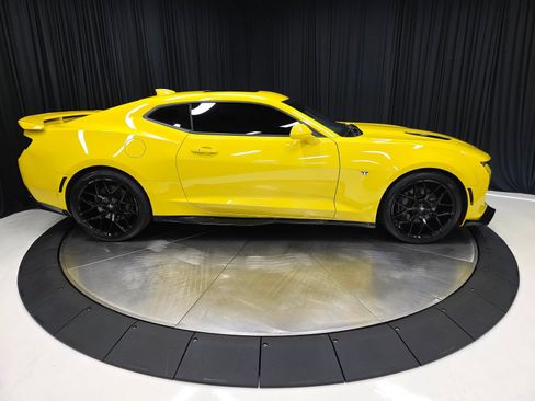 Used 2017 Chevrolet Camaro SS RWD image 16