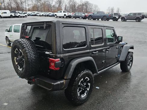 Used 2025 Jeep Wrangler Unlimited Rubicon 4xe w/ Convenience Group AWD/4WD image 4