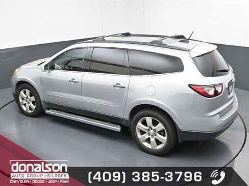 Used 2017 Chevrolet Traverse LT w/ Style and Technology Package image 18