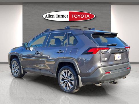 Used 2023 Toyota RAV4 XLE Premium image 7