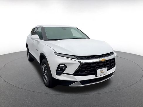 Used 2025 Chevrolet Blazer LT image 3