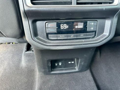 Used 2025 Volkswagen Atlas SE image 12