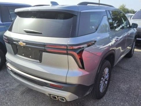 Used 2026 Chevrolet Traverse LT w/ Driver Confidence Package FWD image 3