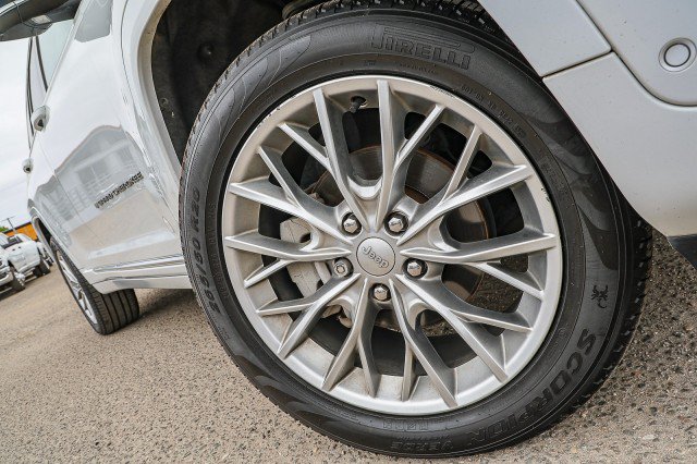 Used 2022 Jeep Grand Cherokee Summit w/ Adv Protech Group IV AWD/4WD image 2