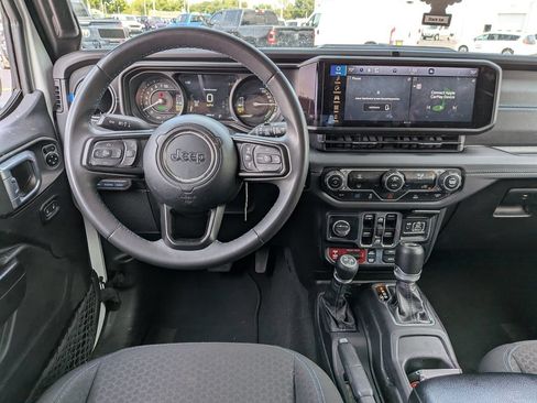 Used 2024 Jeep Wrangler Unlimited Rubicon 4xe AWD/4WD image 25