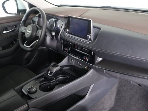 Used 2022 Nissan Rogue SV image 26