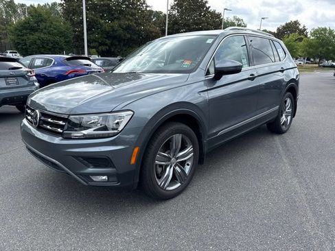Used 2020 Volkswagen Tiguan SEL w/ 3rd Row Seat Package AWD/4WD image 3