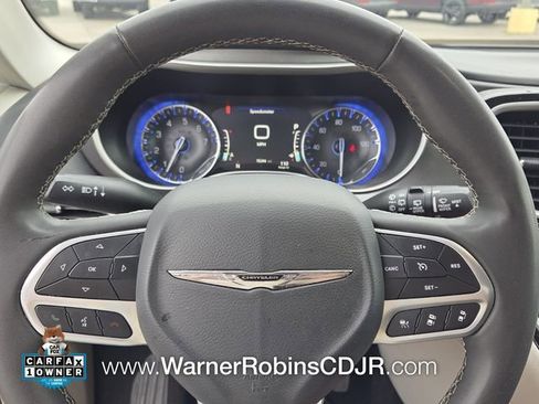 Used 2023 Chrysler Pacifica Touring-L FWD image 26