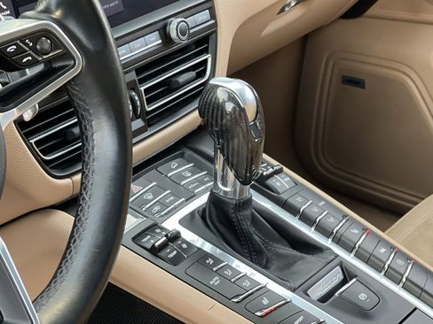 Used 2021 Porsche Macan w/ Premium Package image 20