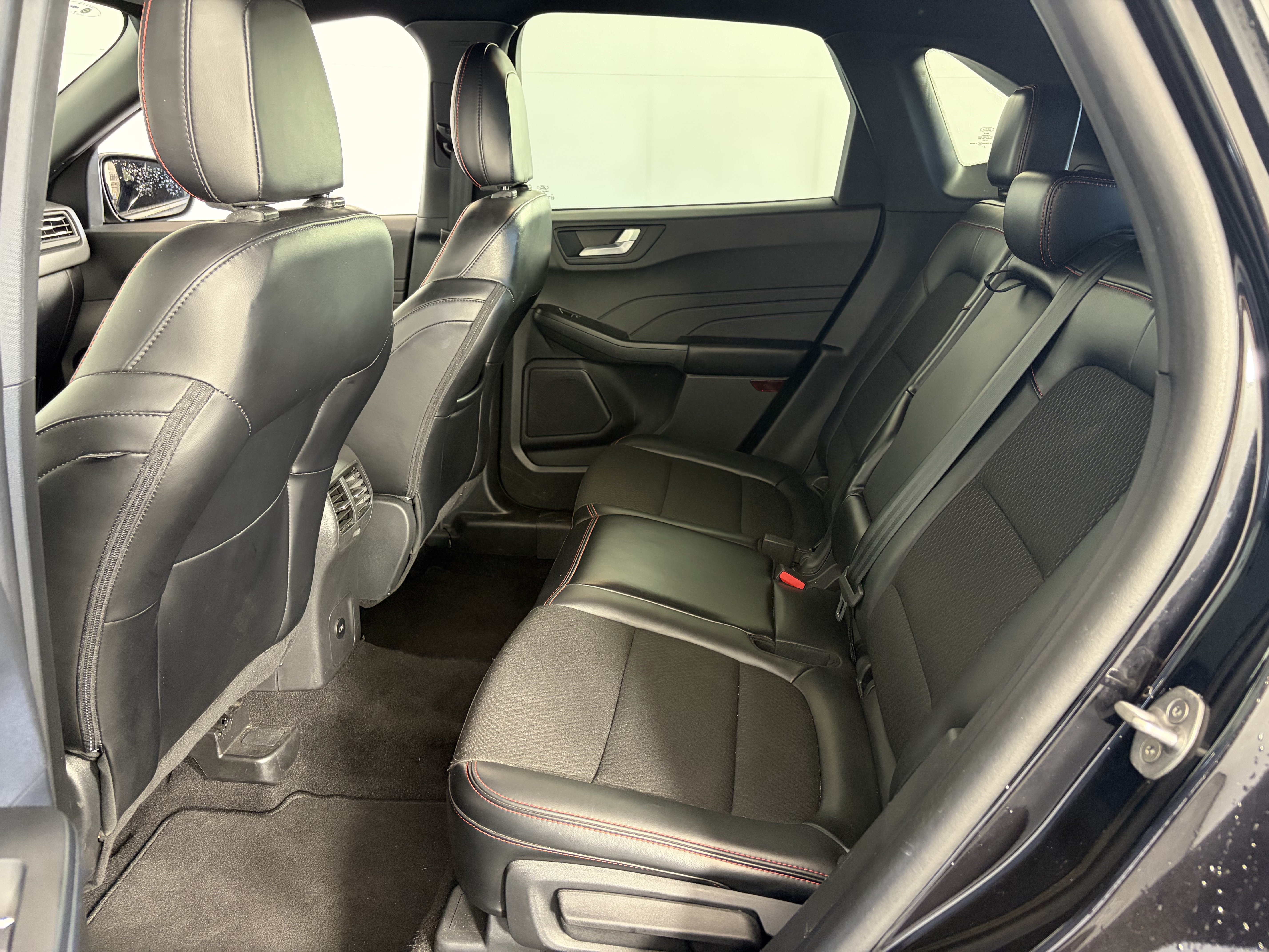 Used 2025 Ford Escape ST-Line Select AWD/4WD image 7