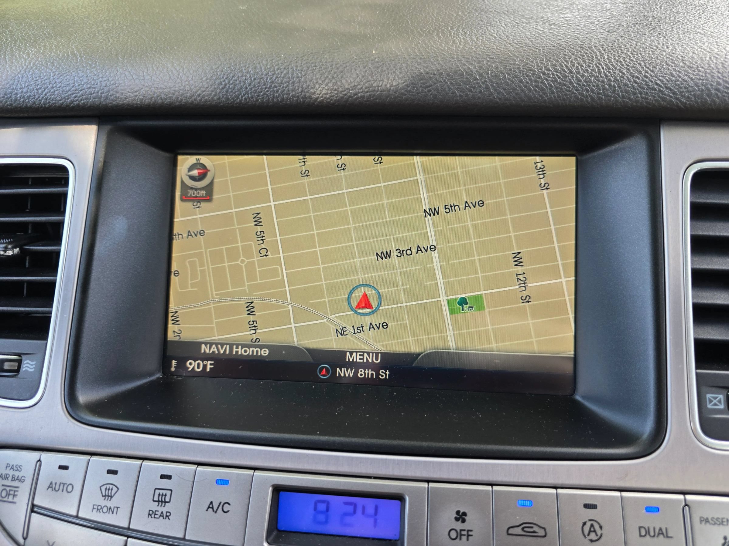 Used 2013 Hyundai Genesis 3.8 w/ Technology Pkg RWD image 35