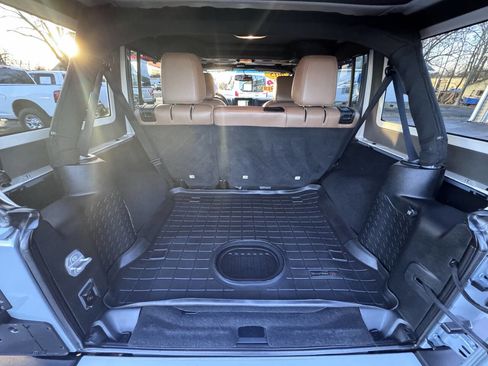 Used 2015 Jeep Wrangler Unlimited Sahara image 36