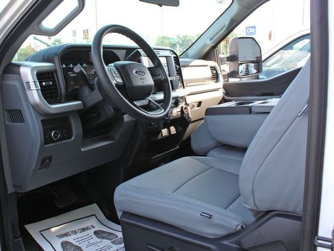 Used 2025 Ford F350 XLT AWD/4WD image 37