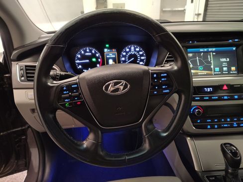 Used 2016 Hyundai Sonata Sport w/ Option Group 03 image 17