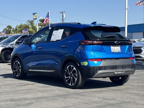 Used 2023 Chevrolet Bolt EUV Premier w/ Sun & Sound Package FWD image 7