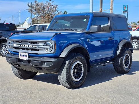 Used 2023 Ford Bronco Big Bend w/ Sasquatch Package image 3