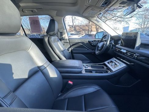 Used 2023 Lincoln Aviator AWD w/ Premium Package image 4