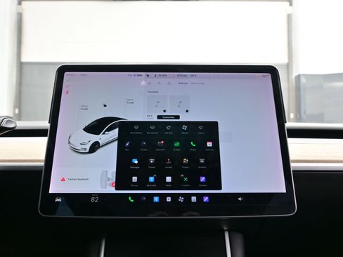 Used 2018 Tesla Model 3 Long Range image 19