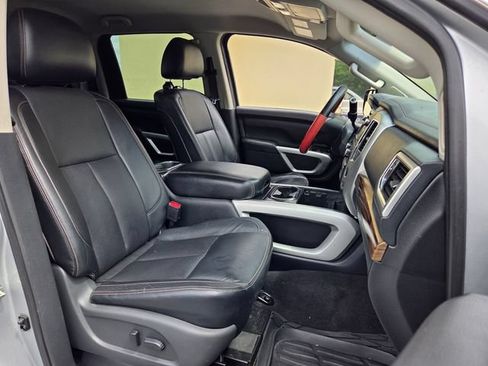 Used 2017 Nissan Titan SL RWD image 19