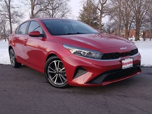 Certified 2022 Kia Forte LXS image 2
