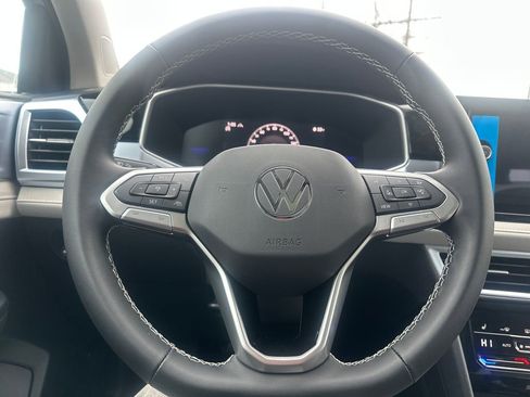 New 2026 Volkswagen Taos SE image 7