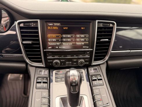 Used 2015 Porsche Panamera 4 w/ Premium Package image 36