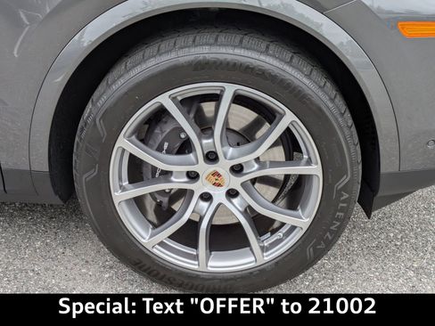 Used 2025 Porsche Cayenne image 13