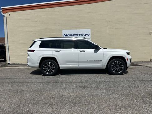 Used 2023 Jeep Grand Cherokee L Overland w/ Luxury Tech Group IV AWD/4WD image 3
