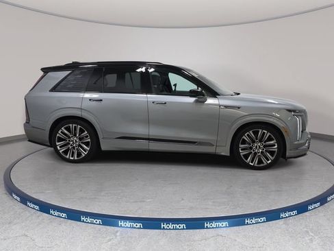 Used 2026 Cadillac Vistiq Platinum w/ LPO, Floor Liner Package AWD/4WD image 5