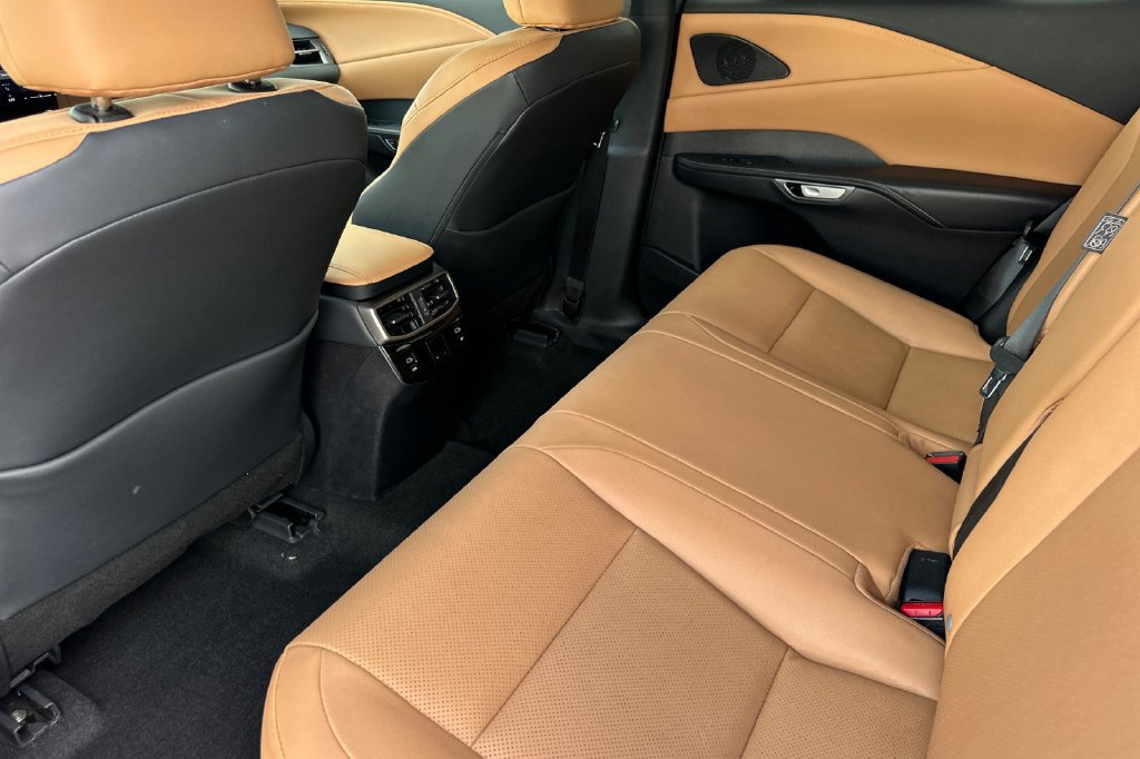 Used 2025 Lexus RX 350h AWD/4WD image 12