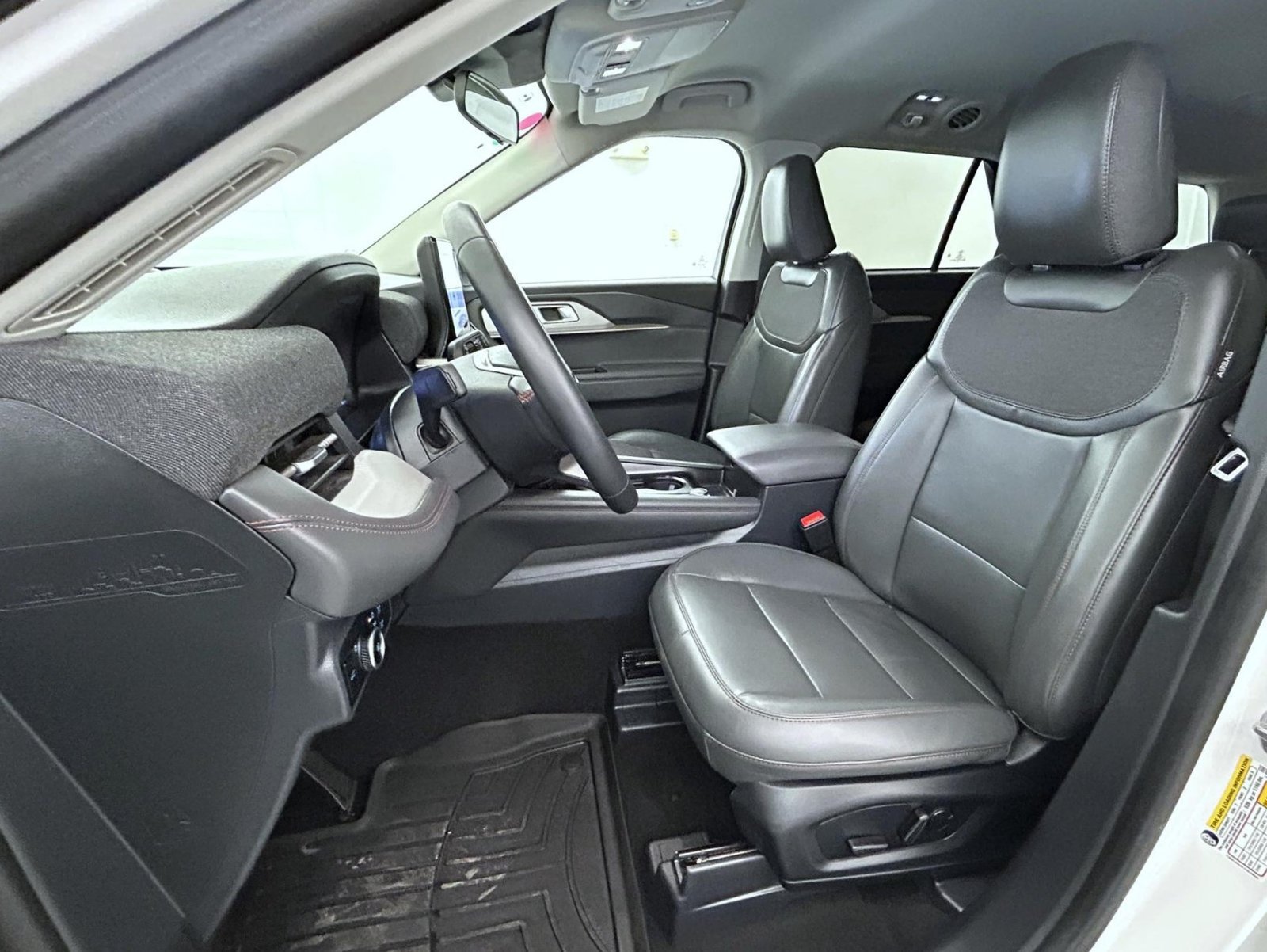 Used 2025 Ford Explorer Active w/ Active Comfort Package AWD/4WD image 10