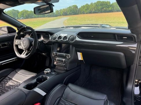 Used 2021 Ford Mustang Shelby GT500 w/ Carbon Fiber Track Pack RWD image 17