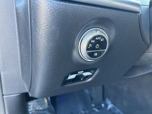 Used 2025 Mercedes-Benz C 300 Sedan image 38