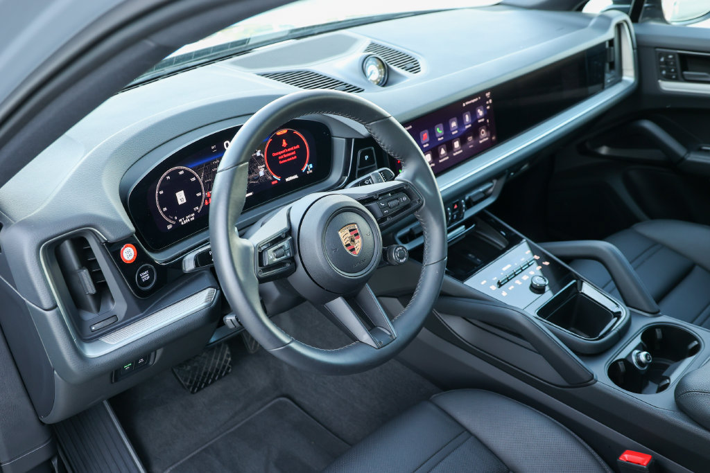 Certified 2026 Porsche Cayenne Coupe AWD/4WD image 4