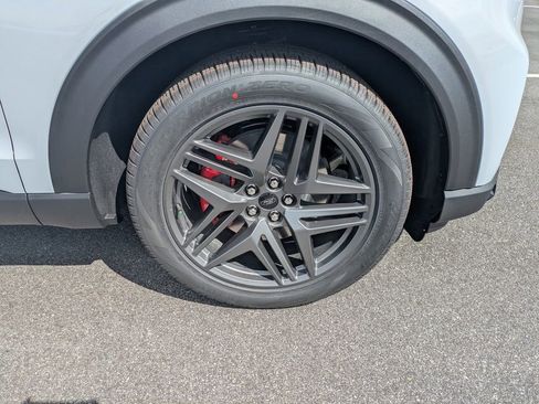 New 2026 Ford Explorer ST-Line w/ ST-Line Street Pack image 11