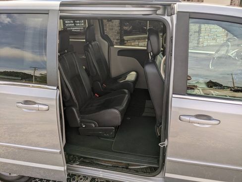 Used 2017 Dodge Grand Caravan SXT FWD image 14