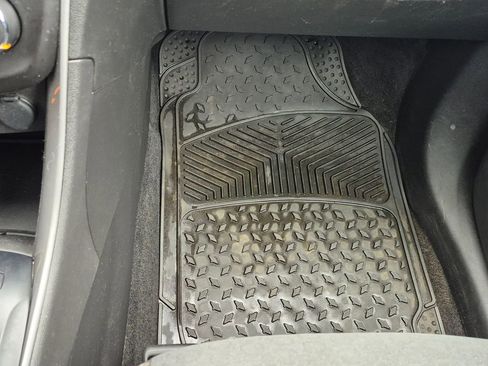 Used 2022 Chevrolet Trax LS w/ Tint and Cruise Package image 15