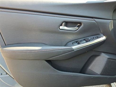 Certified 2024 Nissan Sentra SR FWD image 13