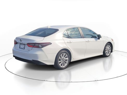 Used 2024 Toyota Camry LE image 7