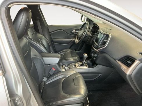 Used 2017 Jeep Cherokee Limited image 13