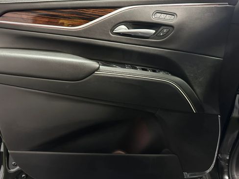 Used 2023 Cadillac Escalade ESV Luxury RWD image 12
