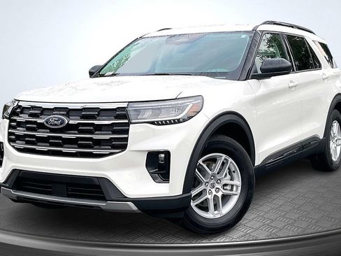Used 2026 Ford Explorer Active w/ Active Comfort Package RWD image 3