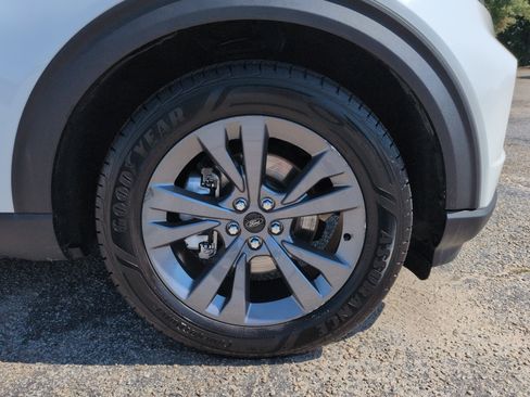 Certified 2023 Ford Explorer XLT w/ Equipment Group 202A RWD image 9