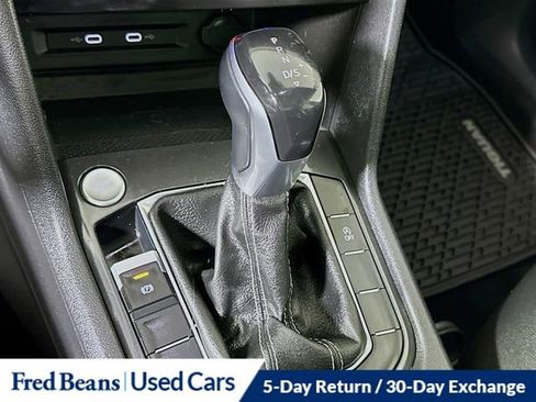 Used 2022 Volkswagen Tiguan SE w/ Panoramic Sunroof Package image 17
