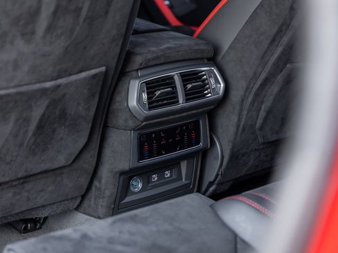 Used 2024 Lamborghini Urus Performante AWD/4WD image 48