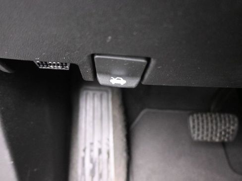 Used 2020 Chevrolet Equinox LT image 24