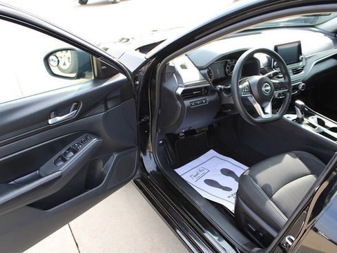 Used 2024 Nissan Altima 2.5 SV image 12