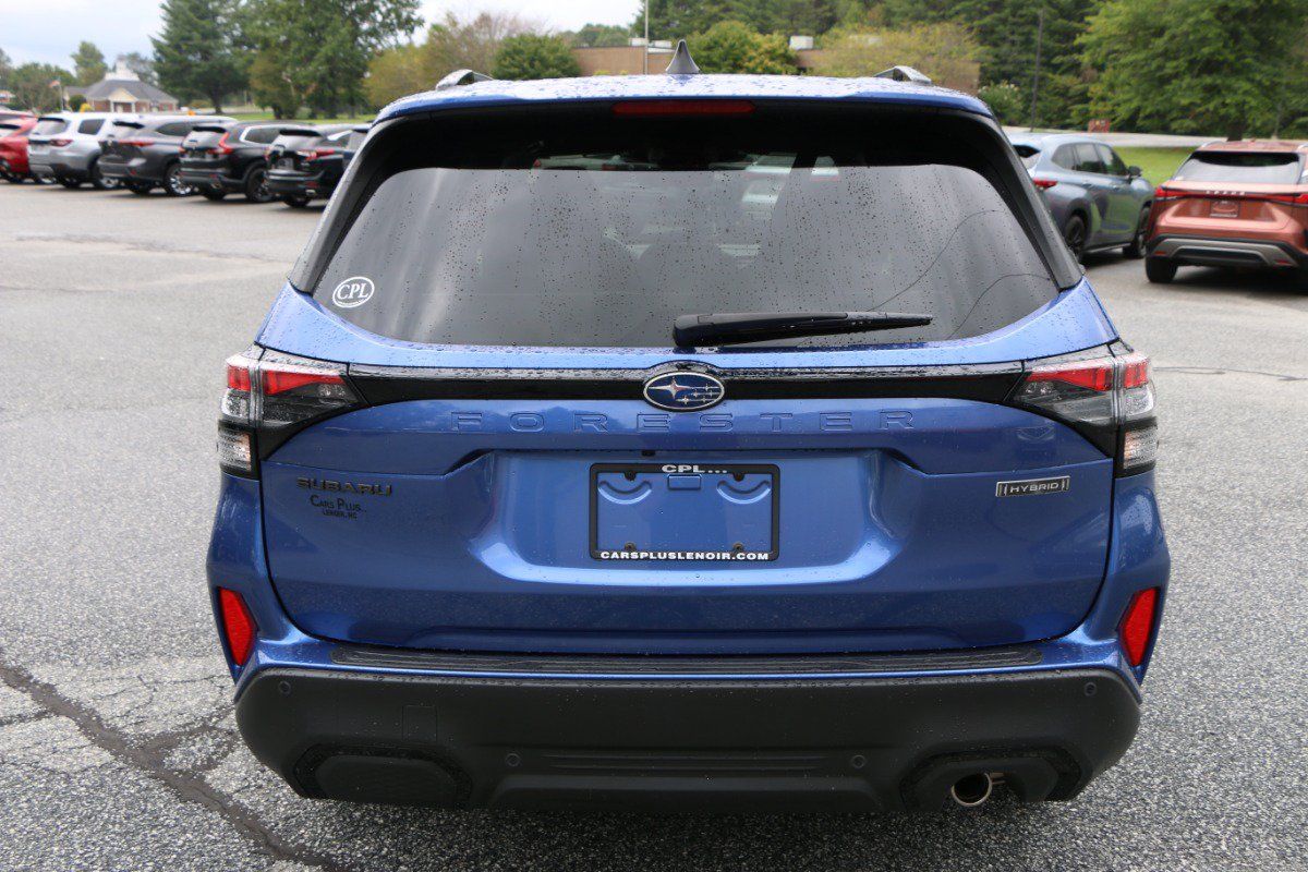 Used 2025 Subaru Forester Touring AWD/4WD image 4